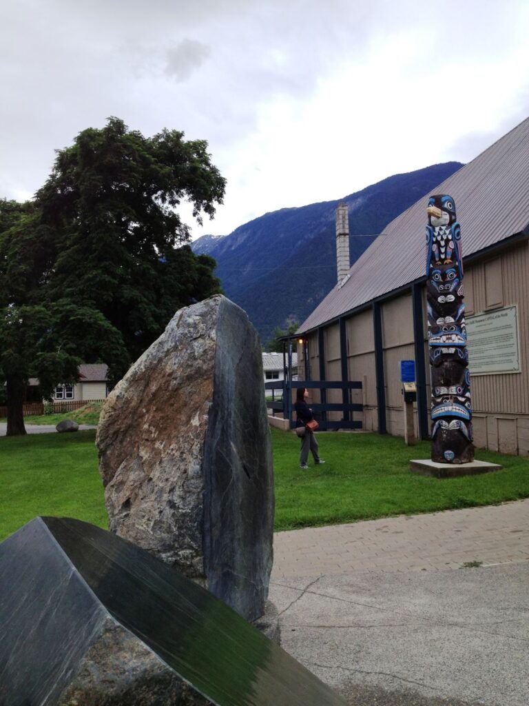giant jade boulders in front of the visitor information centre